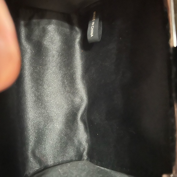 Black velvet small Giorgio Armani clutch🤗☝️🌹 - Picture 4 of 6